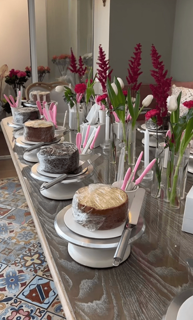 A charming cake workshop in a cafe where guests can enjoy baking sessions in a warm and creative setting.
